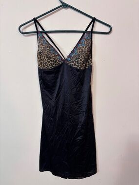 Women’s black and cheetah print silky night down / chemise
